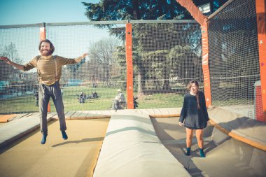 Genç modern şık çift