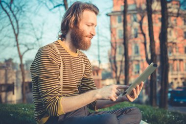 hipster adam tablet kullanma