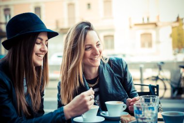 iki güzel arkadaş otantik