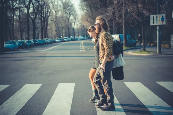 Joven pareja con estilo moderno —  Fotos de Stock