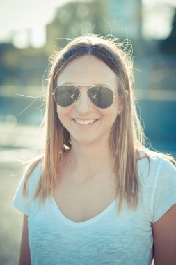 Genç güzel kadın.