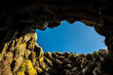 Sardunyalı nuraghe doğal peyzaj