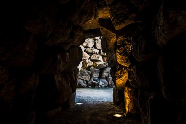 Sardunyalı nuraghe doğal peyzaj