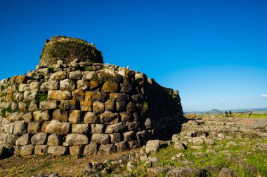 Sardunyalı nuraghe doğal peyzaj