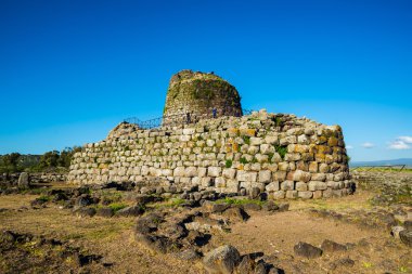 Sardunyalı nuraghe doğal peyzaj