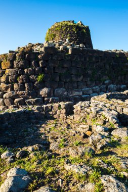 Sardunyalı nuraghe doğal peyzaj