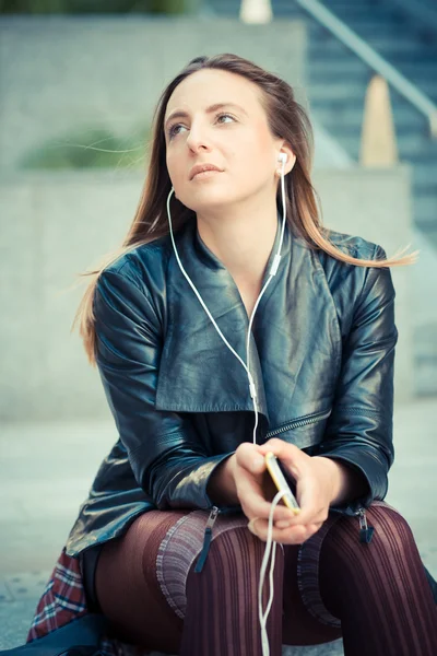 Young beautiful woman — Stock Photo, Image