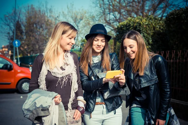 Three beautiful friends authentic — Stock Photo, Image