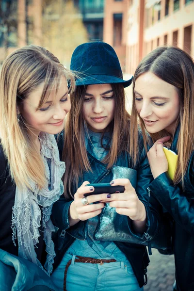 Three beautiful friends authentic — Stock Photo, Image