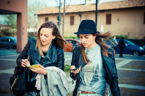 Two beautiful friends authentic — Stock Photo, Image