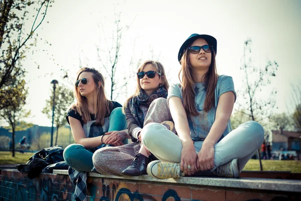 Three beautiful friends authentic — Stock Photo, Image