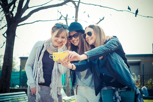 Three beautiful friends authentic — Stock Photo, Image