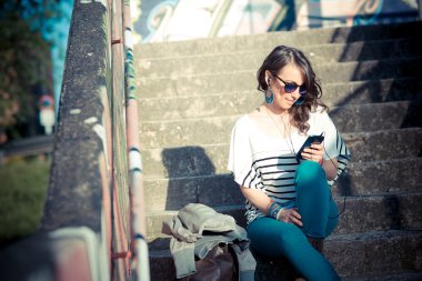 Akıllı telefonu olan kadın.