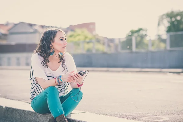 Donna con smart phone — Foto Stock