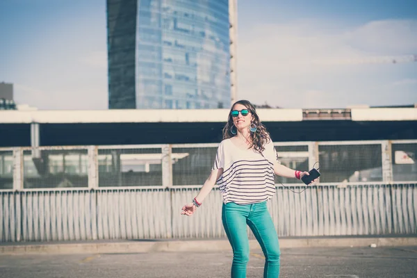 Femme avec téléphone intelligent — Photo