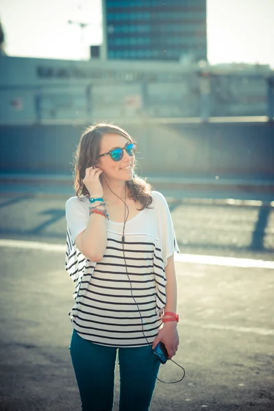 Vrouw met smartphone — Stockfoto