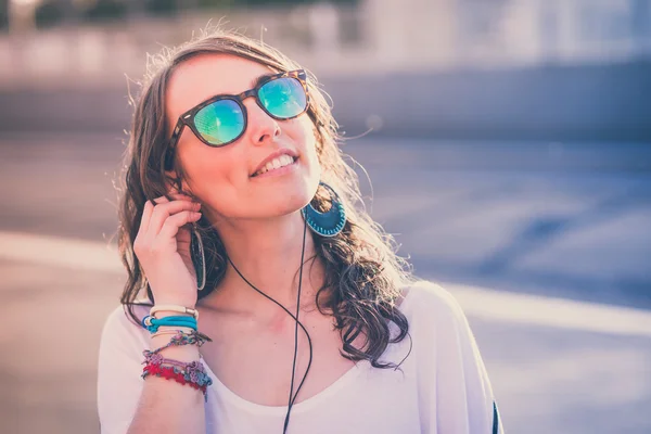 Frau mit Smartphone — Stockfoto