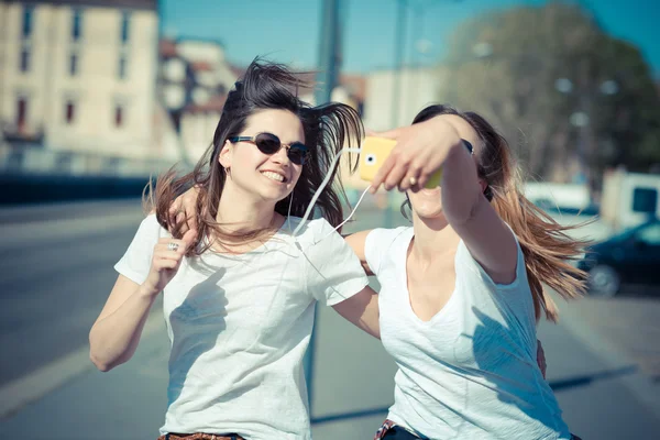Kobiety selfie — Zdjęcie stockowe
