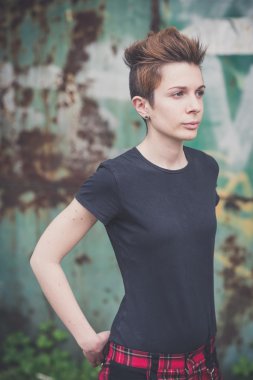 Genç lezbiyen şık saç stili kadın