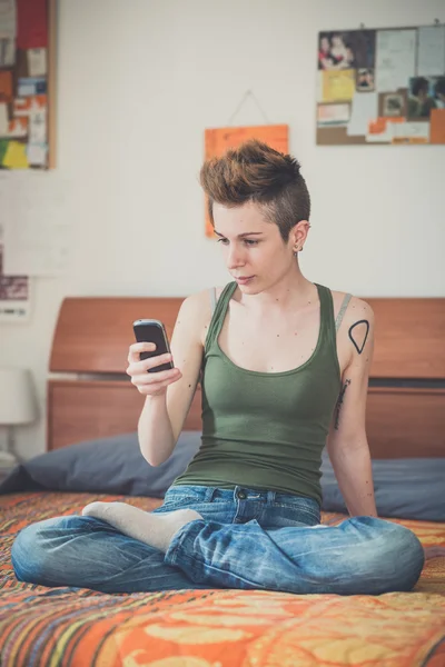 Woman using notebook — Stock Photo, Image