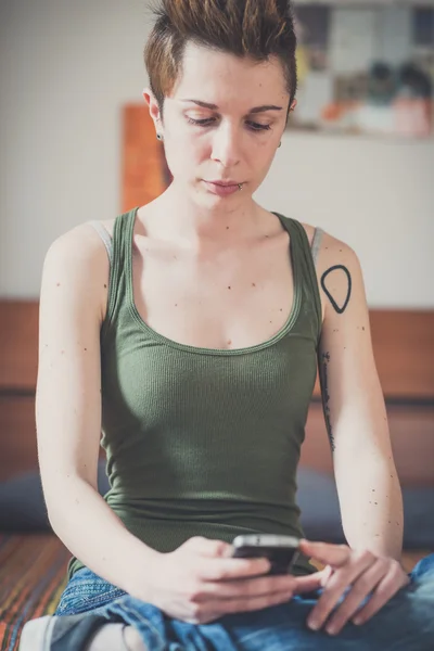 Woman using notebook — Stock Photo, Image