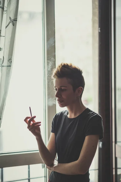 レズビアンの女性の喫煙 — ストック写真