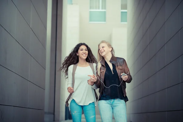 Blond und brünett — Stockfoto