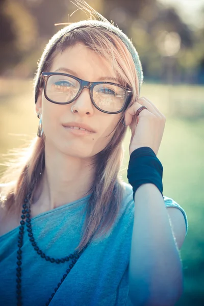 Giovane bella modella donna — Foto Stock