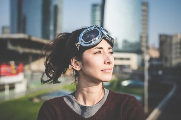 Óculos de aviador de sucesso mulher — Fotografia de Stock