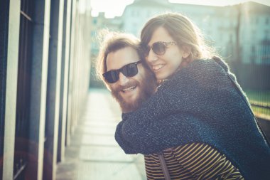 Genç modern şık çift kentsel