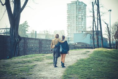 Genç modern şık çift kentsel