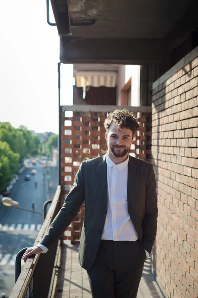 Bonito hipster moderno elegante homem — Fotografia de Stock