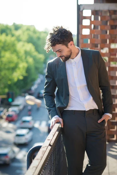 Schöner Hipster moderner eleganter Mann — Stockfoto