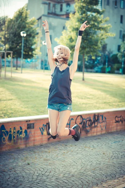 Jeune belle femme modèle — Photo