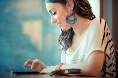 akıllı telefon güzel esmer Bayan