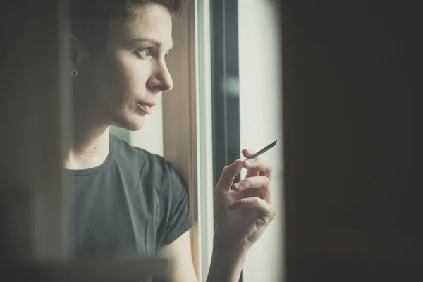 Lesbian woman smoking — Stock Photo, Image