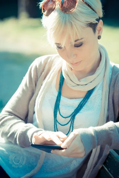 Hipster woman using tablet — Stock Photo, Image