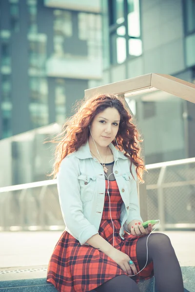 Curly  hipster woman  listening music — Stock Photo, Image