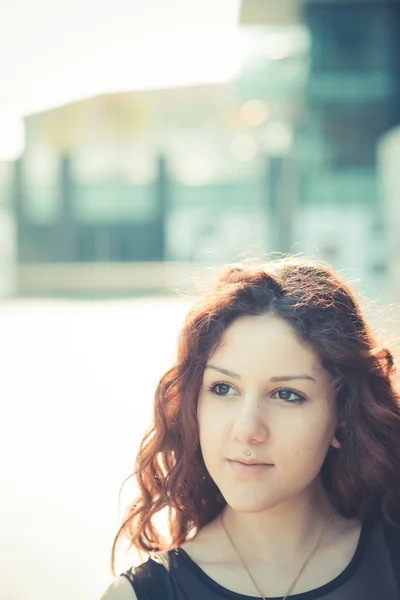 Lockige Hipster-Frau — Stockfoto