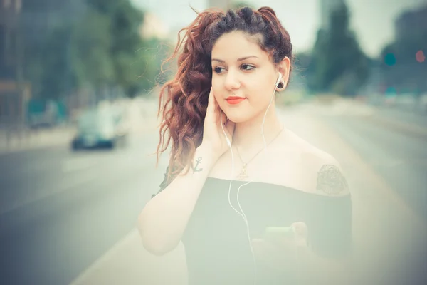 Curly hipster woman  listening music — Stock Photo, Image