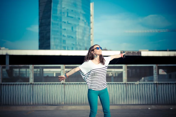 Young beautiful brunette woman with smart phone — Stock Photo, Image