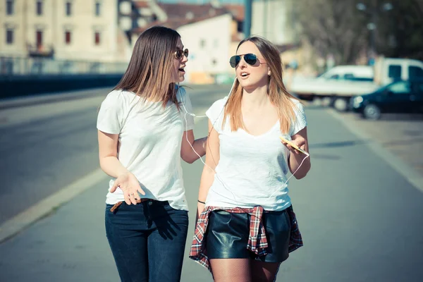 Two beautiful young women walking — Stock Photo, Image