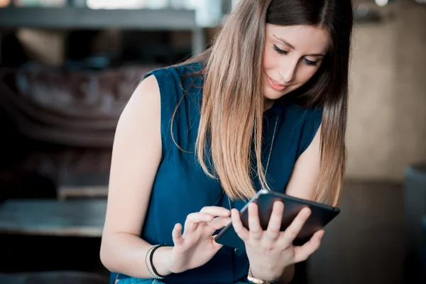 Jonge mooie hipster vrouw — Stockfoto