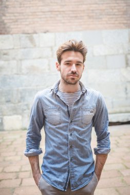 genç yakışıklı moda model man