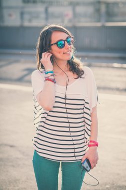 Akıllı telefonu olan kadın.