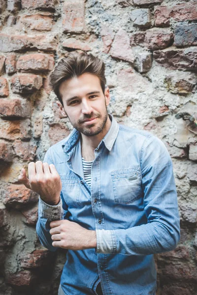 genç yakışıklı moda model man