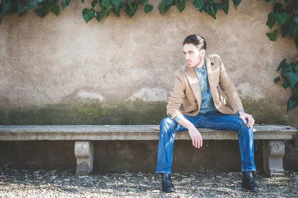 Junge hübsche Mode Modell Mann — Stockfoto