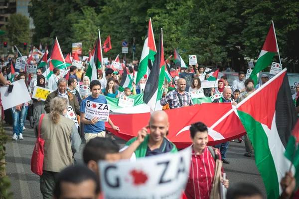 Pro palestine manifestation in milan on july, 26 2014 — Stock Photo, Image