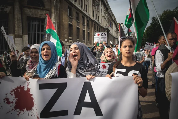 Pro palestine manifestation in milan on july, 26 2014 — Stock Photo, Image