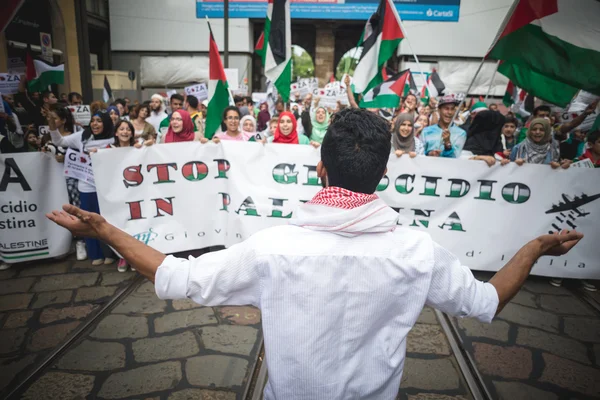 Pro palestine manifestation in milan on july, 26 2014 — Stock Photo, Image